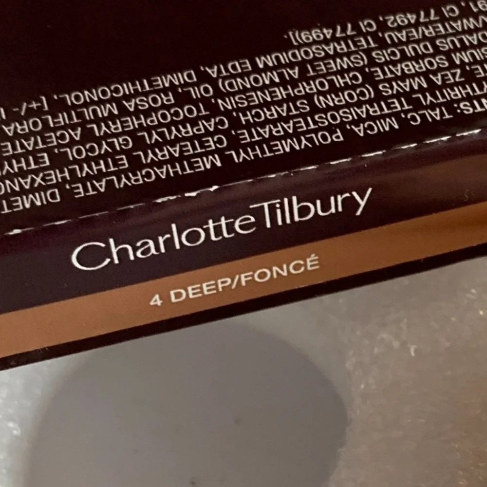 Charlotte Tilbury Airbrush Flawless Finish Powder - 4 Deep